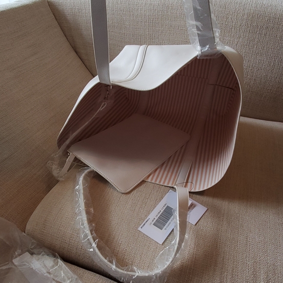 Classically Chic, White Leather Tote - Picture 3 of 8